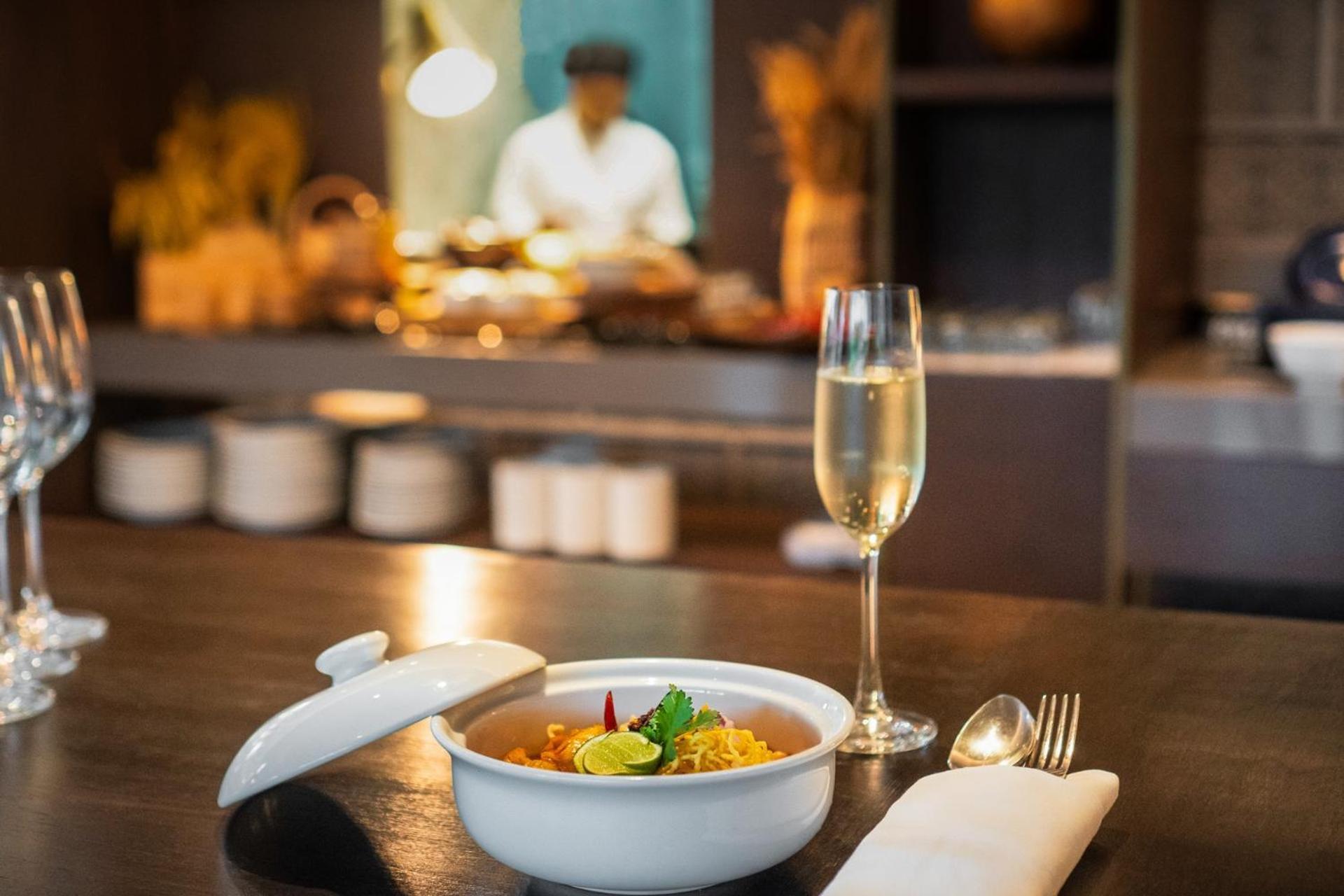 Hyatt Regency Koh Samui Ξενοδοχείο Παραλία Σαγουένγκ Εξωτερικό φωτογραφία A meal at the restaurant